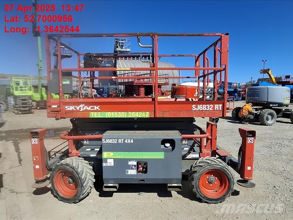 SkyJack SJ 6832 RT Schaarhoogwerkers