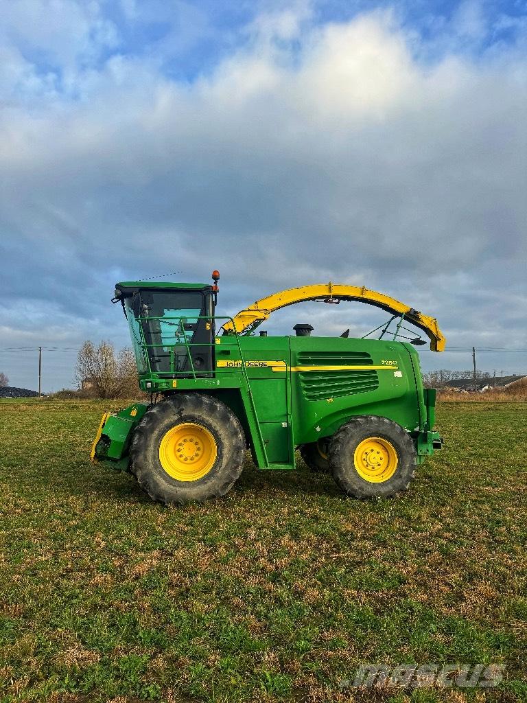 John Deere 7250 Getrokken veldhakselaar