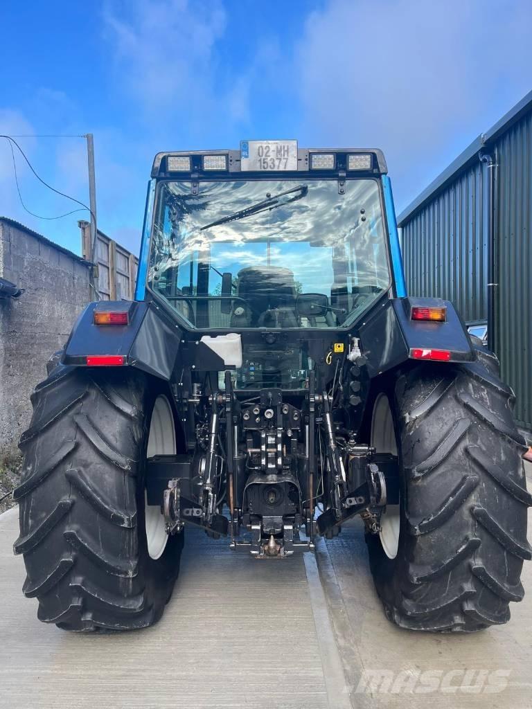 Valtra 8950 HiTech 4 Tractoren