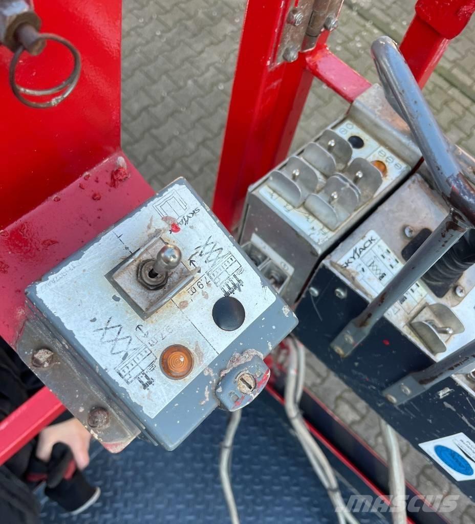 SkyJack SJ 6832 RT Schaarhoogwerkers