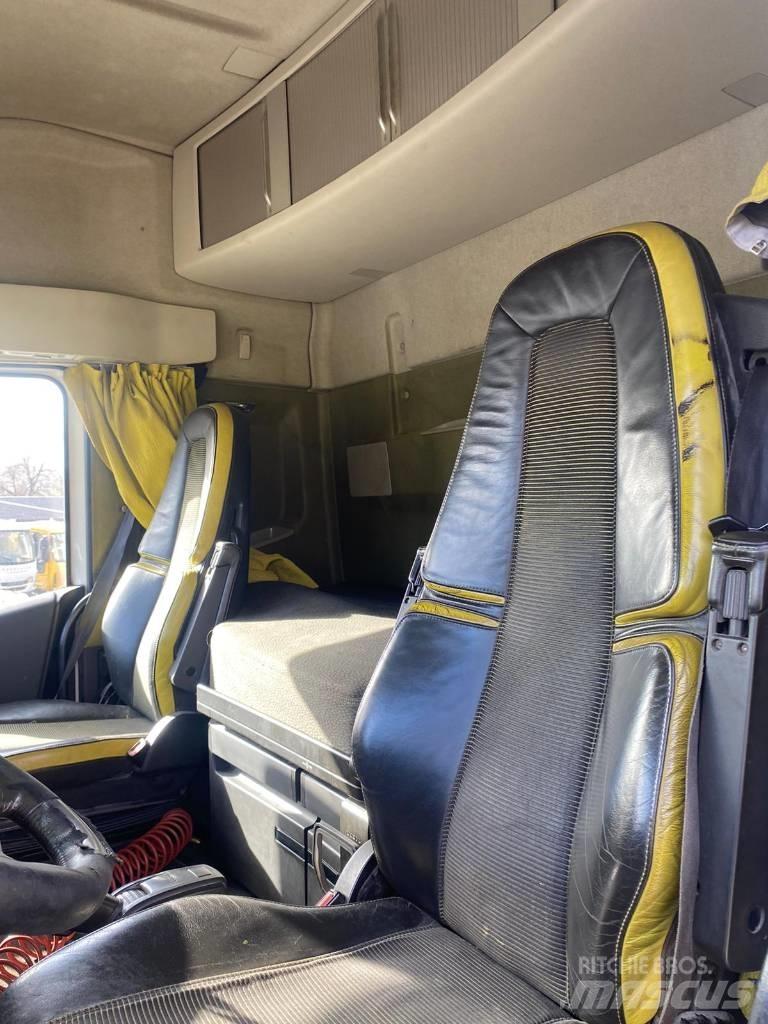Volvo FH 16 660 Vrachtwagen met vlakke laadvloer en lier