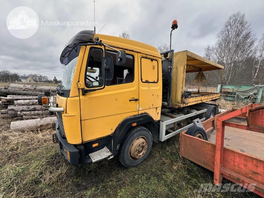 Mercedes-Benz 1117 L Vrachtwagen met containersysteem
