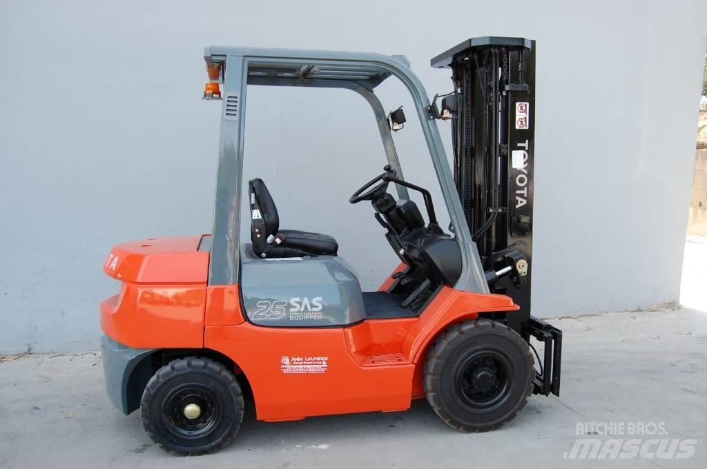 Toyota 7 FD 25 Diesel heftrucks