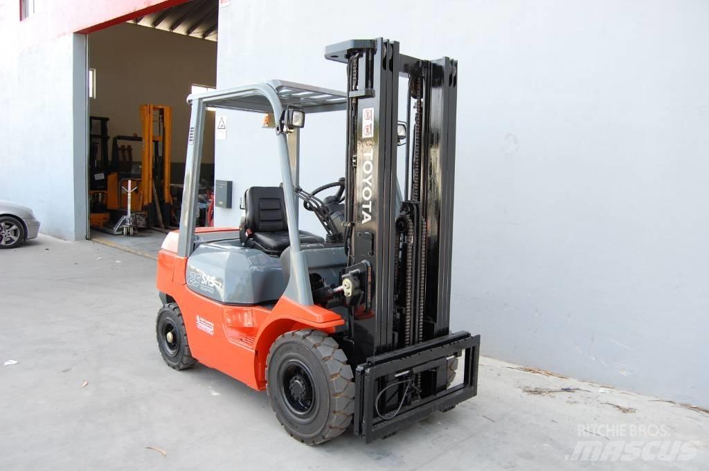 Toyota 7 FD 25 Diesel heftrucks