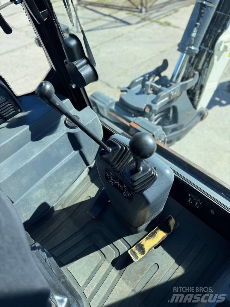 Terex TLB 890 Graaf-laadcombinaties