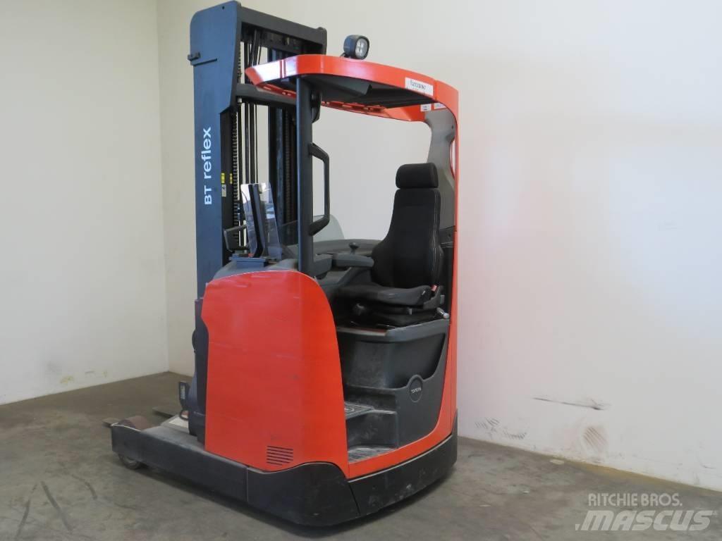 BT RR E 160 H Reachtruck voor hoog niveau