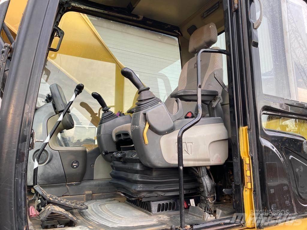 CAT 330 D L Rupsgraafmachines