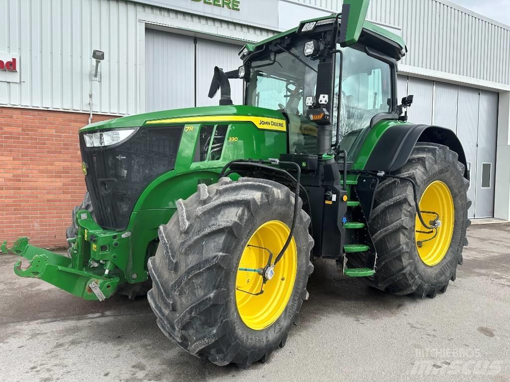 John Deere 7R 330 Tractoren