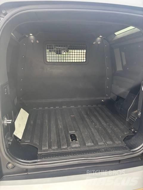 Land Rover Defender Gesloten bedrijfswagens