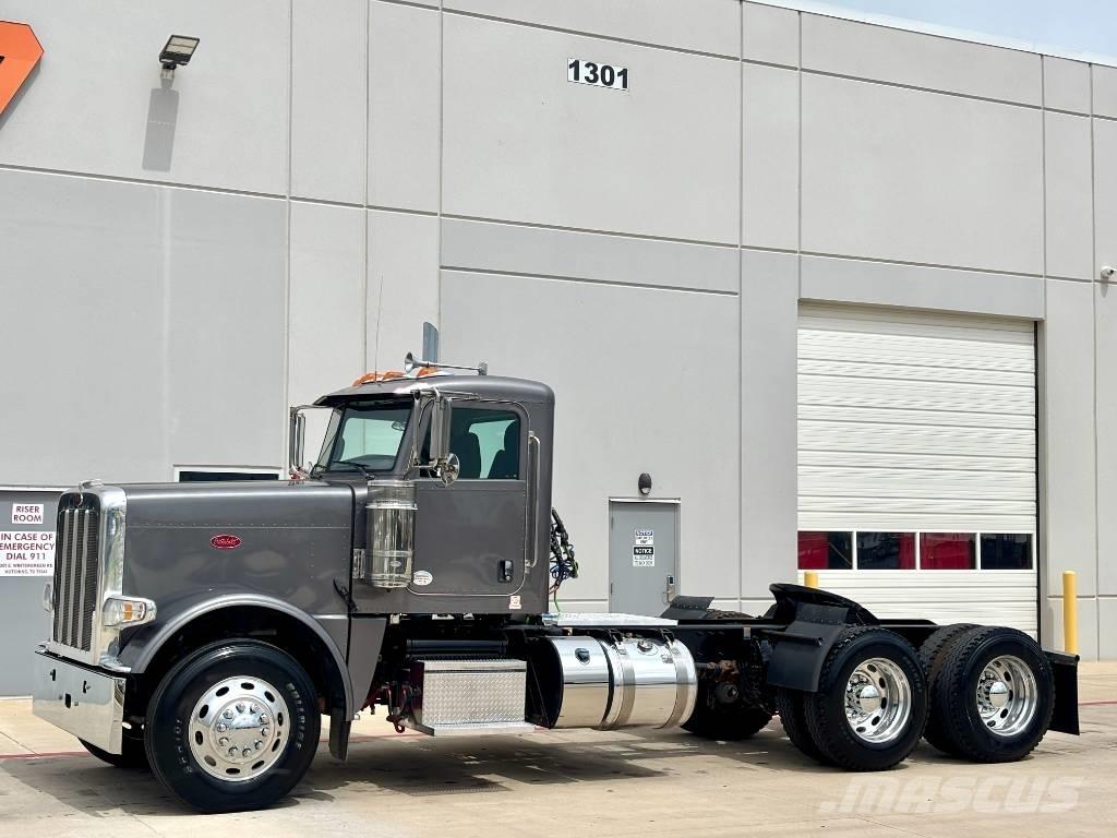 Peterbilt 389 Trekkers