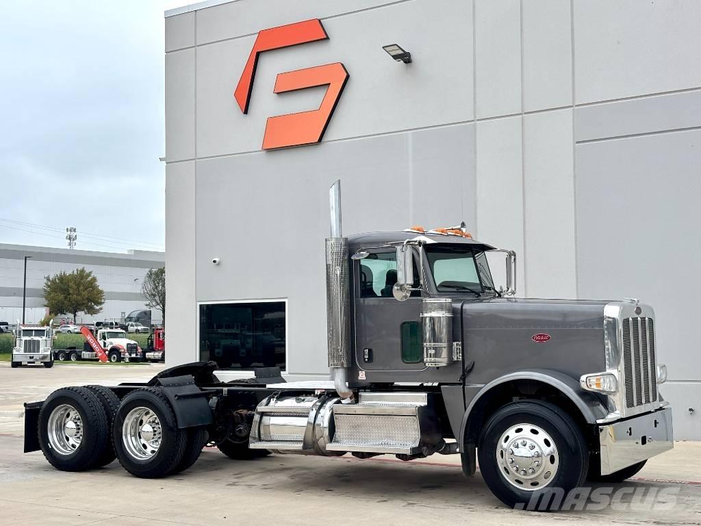 Peterbilt 389 Trekkers