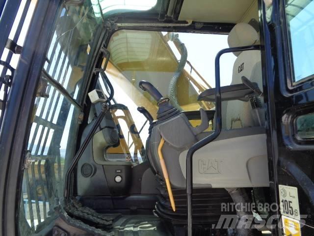 CAT 330 D L Rupsgraafmachines