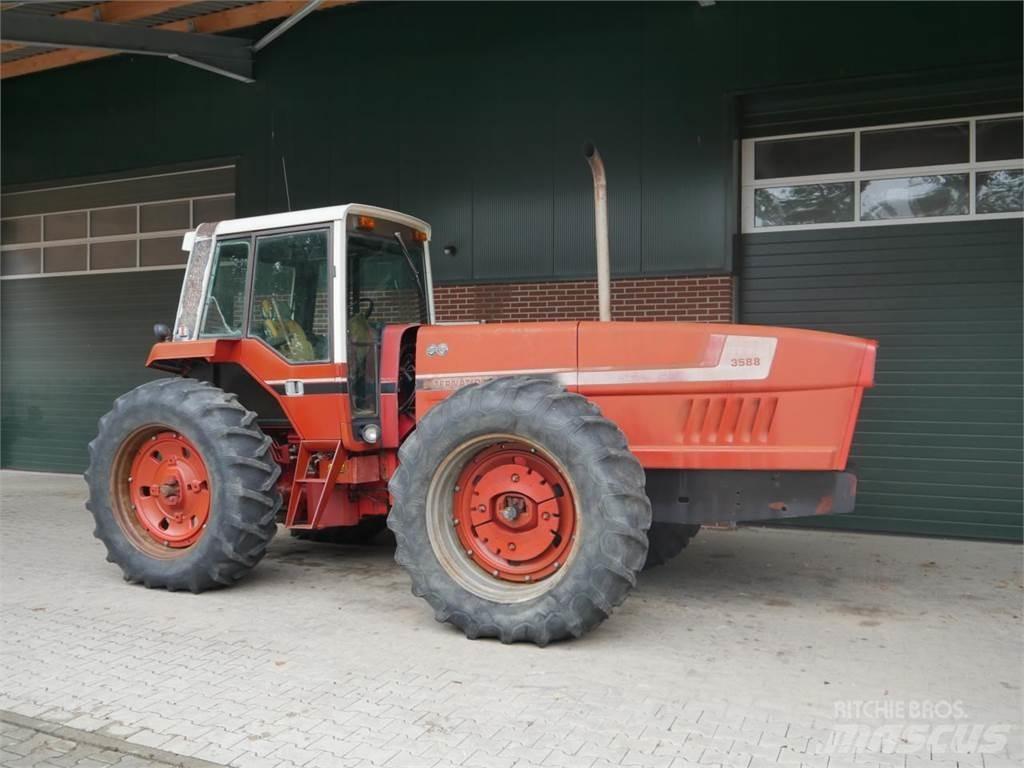 Case IH IHC 3588 Tractoren