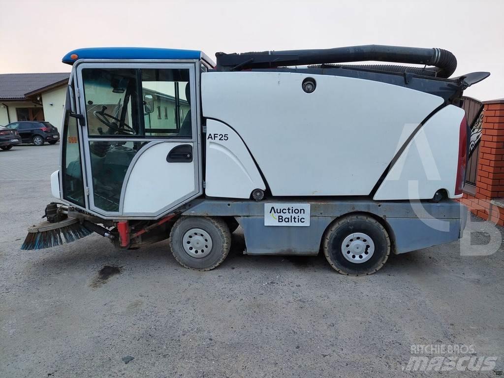 Johnston 142A 101T Veegmachines