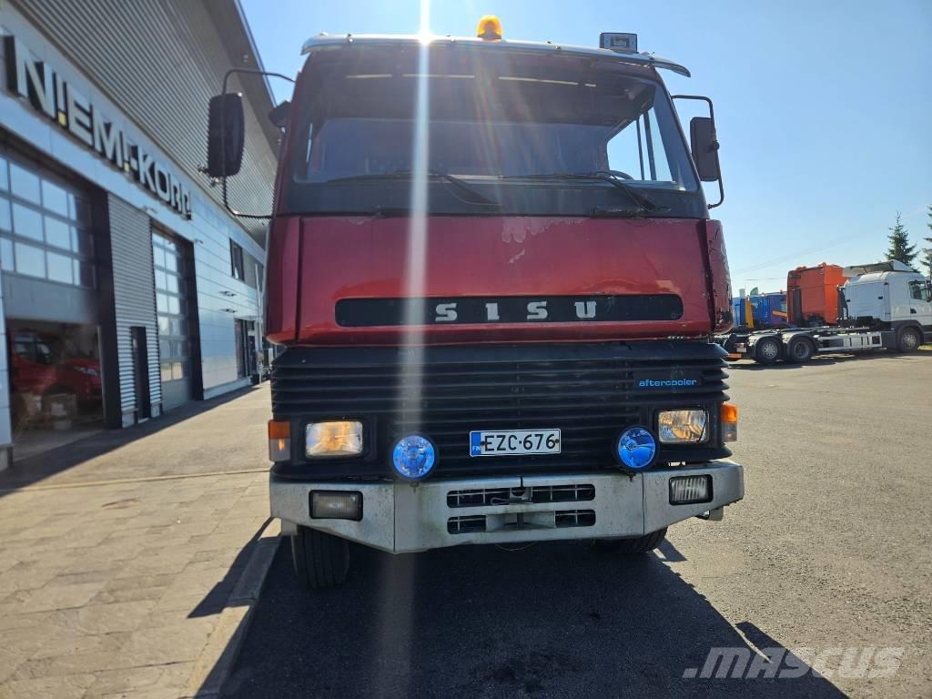 Sisu SM300 8X2 Vrachtwagens voor bosbouwmachines