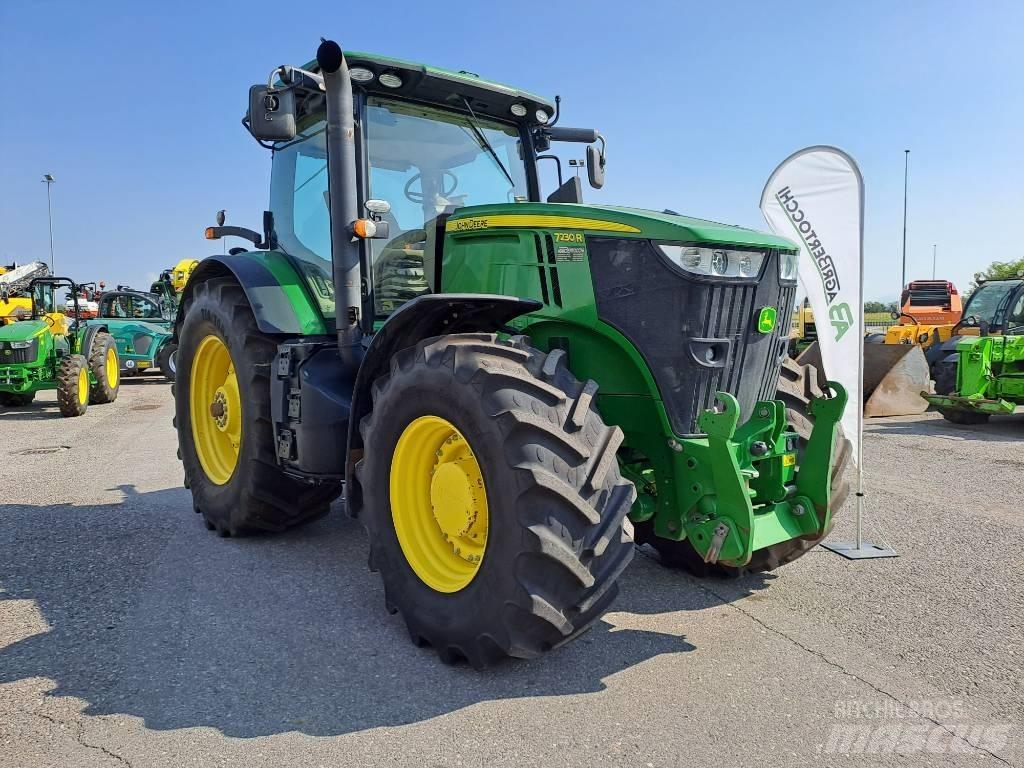 John Deere 7230 R Tractoren