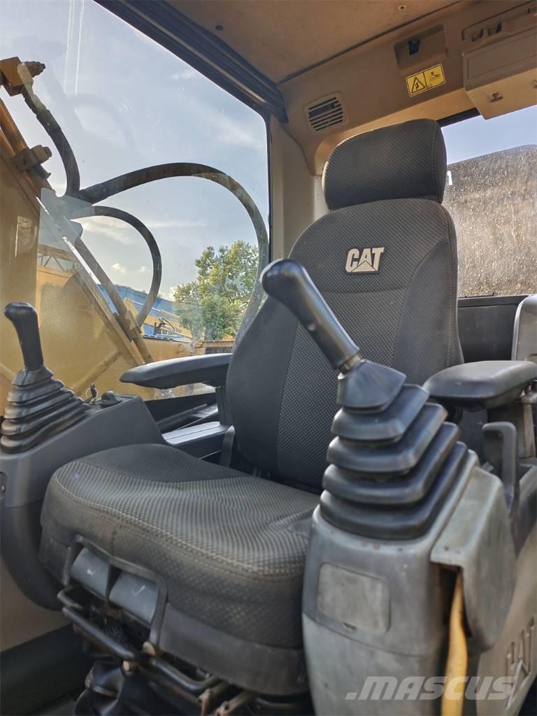 CAT 320 D Rupsgraafmachines