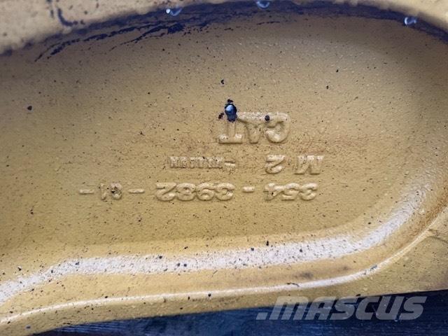 CAT 908 BUCKET LINK Bakken