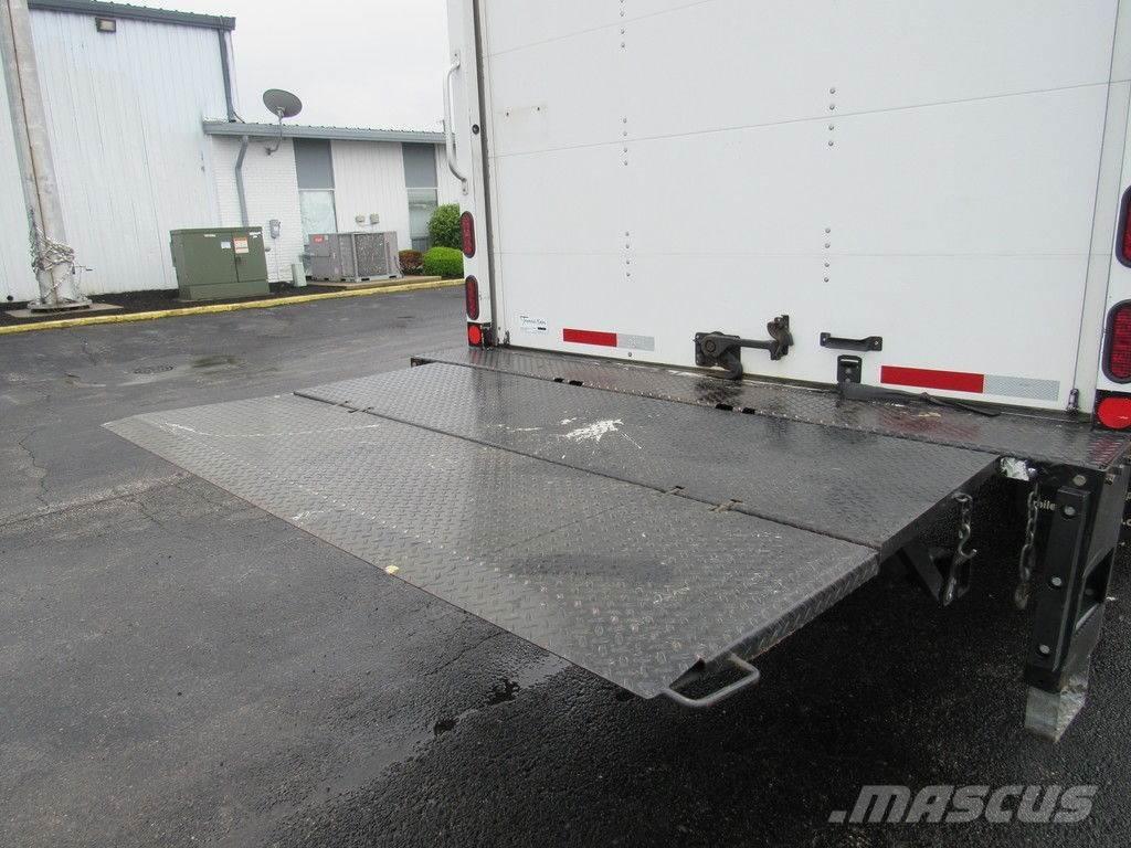Isuzu NRR Bakwagens met gesloten opbouw