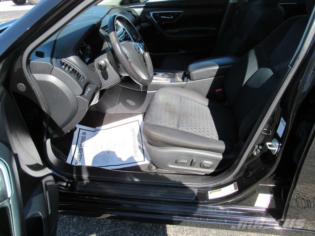 Nissan Altima Auto's