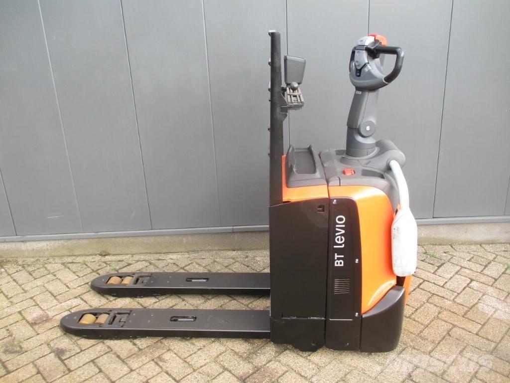 Toyota LPE 200 Pallettruck met meerij platform