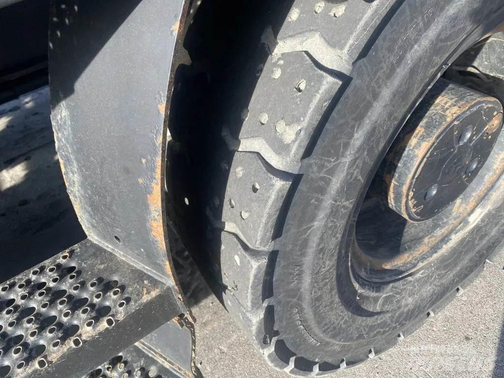 CAT M318F Wielgraafmachines