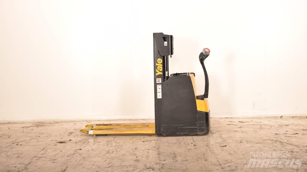 Yale MS 14 AC Meeloop stapelaar