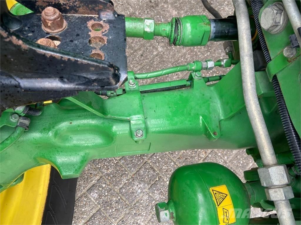 John Deere 6215R Tractoren