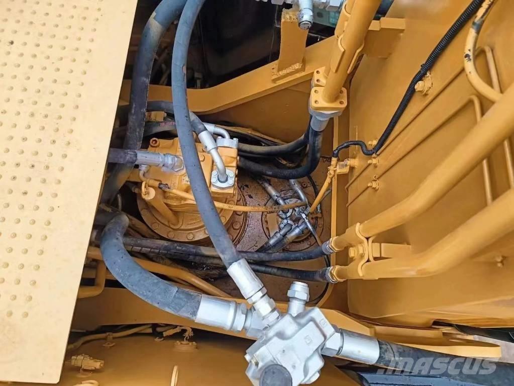 CAT 330 D Rupsgraafmachines
