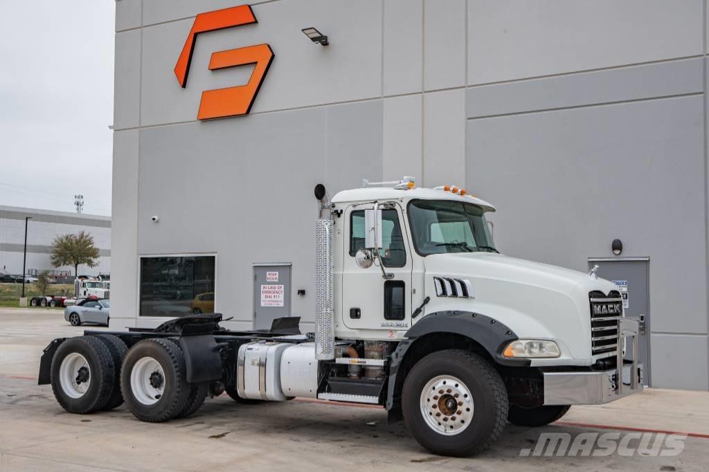 Mack Granite GU 813 Trekkers