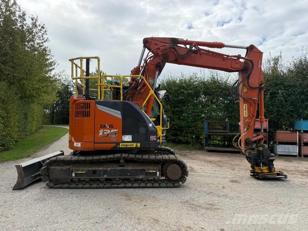 Hitachi ZX 135 US-7 Rupsgraafmachines
