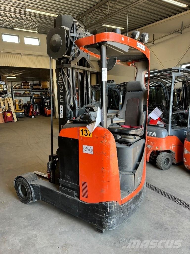 Toyota RRE160R Reachtruck voor hoog niveau