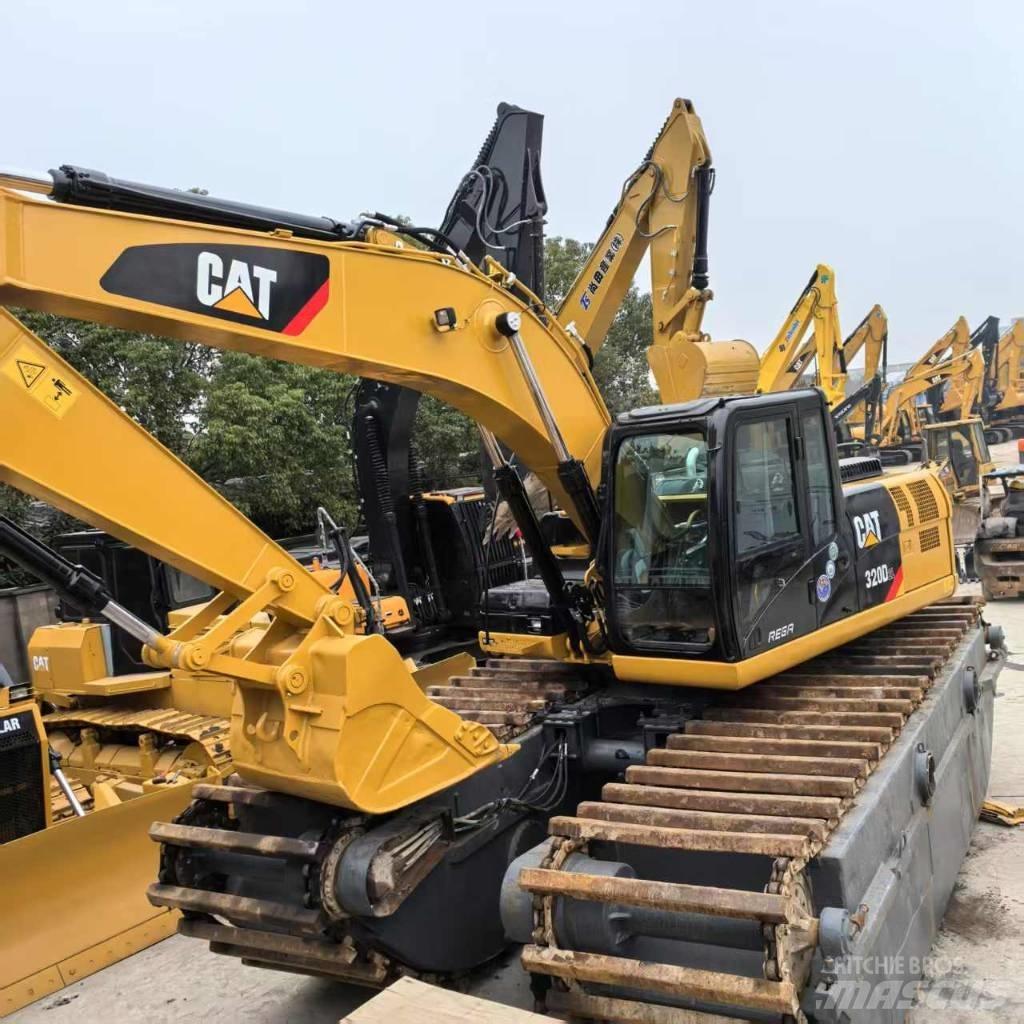 CAT 320 D Amfibische graafmachines