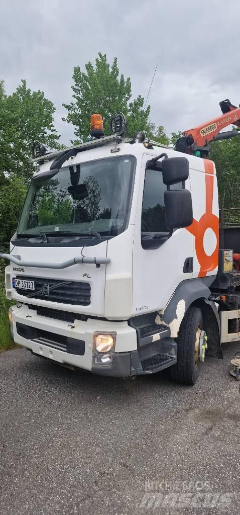 Volvo FL 240 Vlakke laadvloer met kraan
