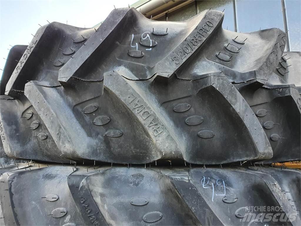 BKT 320/85R20 x2 Banden, wielen en velgen