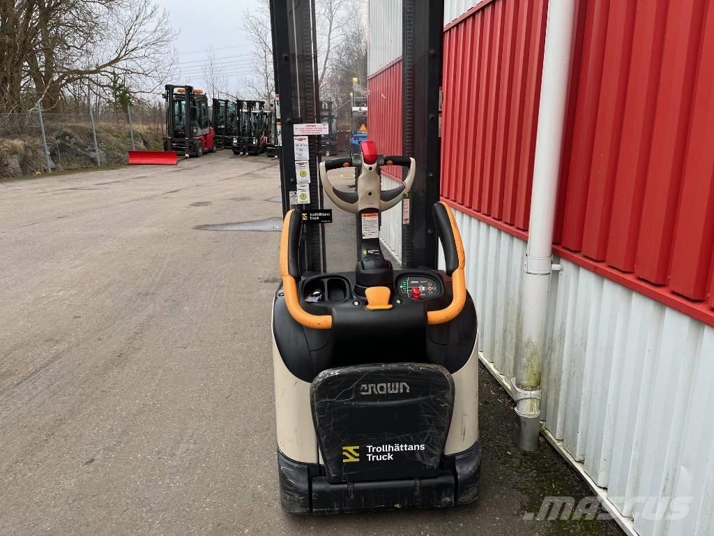 Crown ET 4000-1.2 Meeloop stapelaar