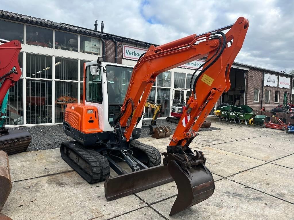 Takeuchi TB 235 CR Minigraafmachines < 7t