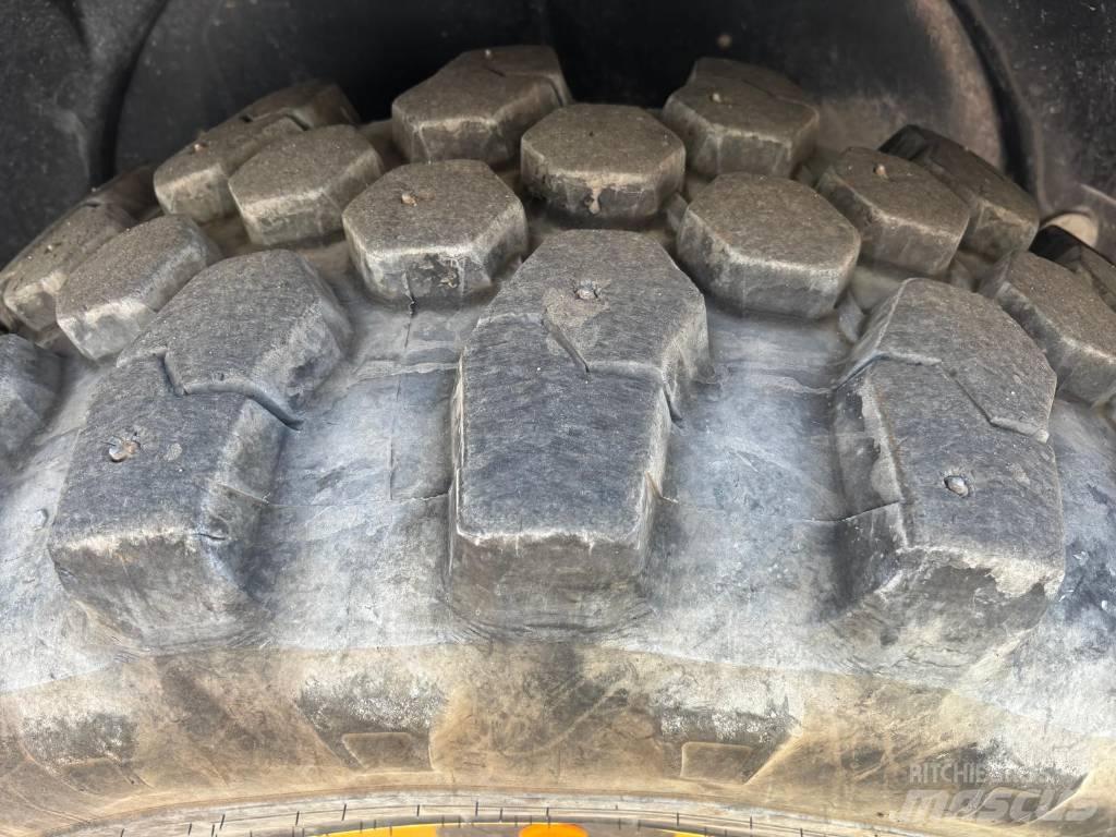 Komatsu WA 100 M-8E0 Wielladers