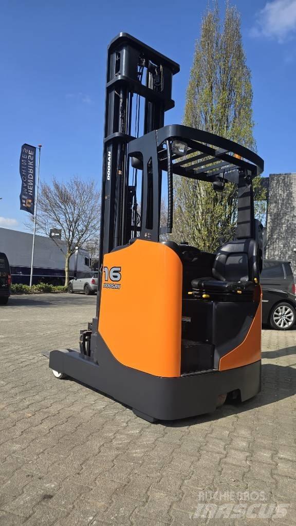 Doosan BR 16 JW-7 Reachtruck voor hoog niveau