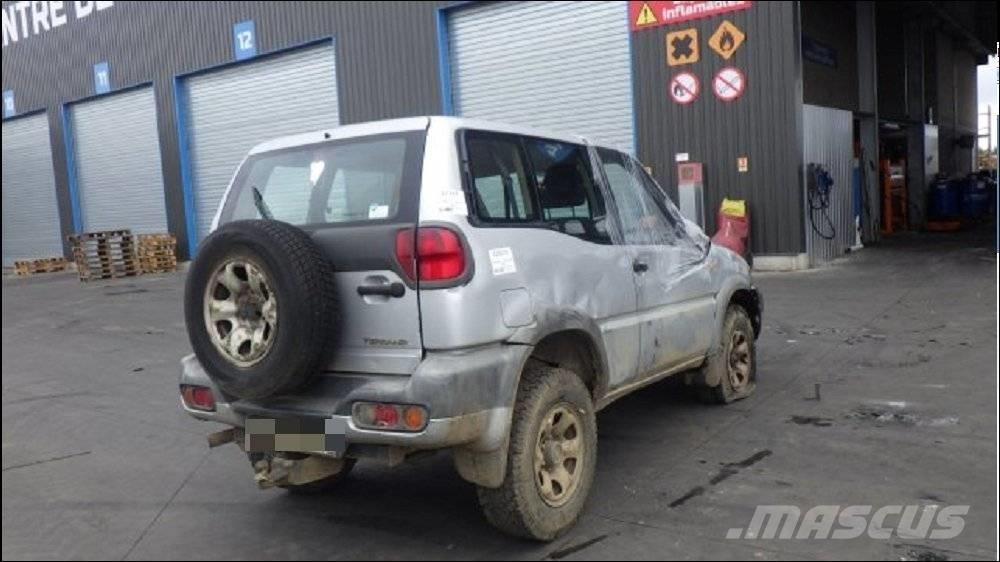 Nissan Terrano II Auto's