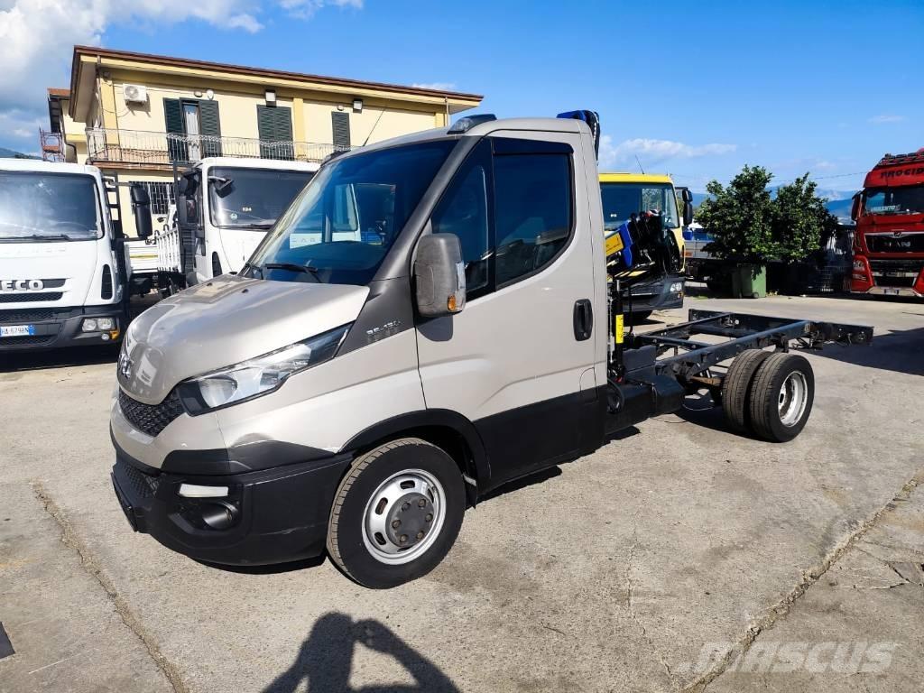 Iveco Daily 35-130 Vlakke laadvloer met kraan