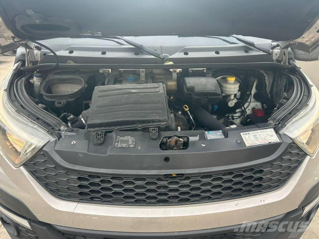 Iveco Daily 35-130 Vlakke laadvloer met kraan