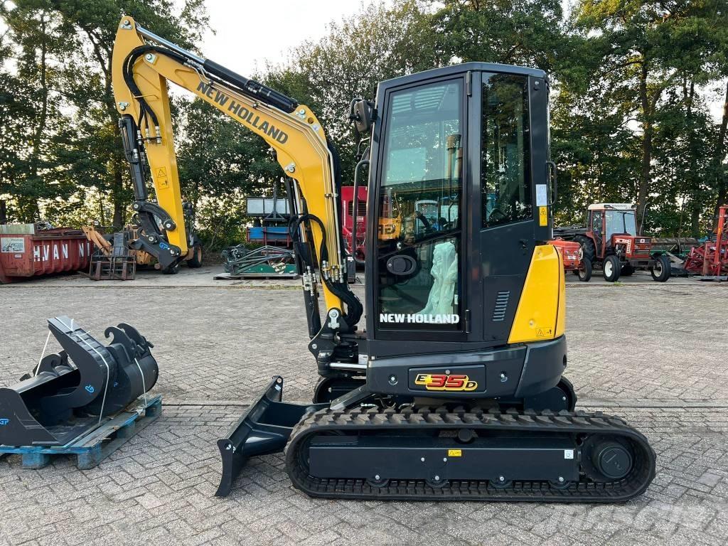 New Holland E 35 D Minigraafmachines < 7t