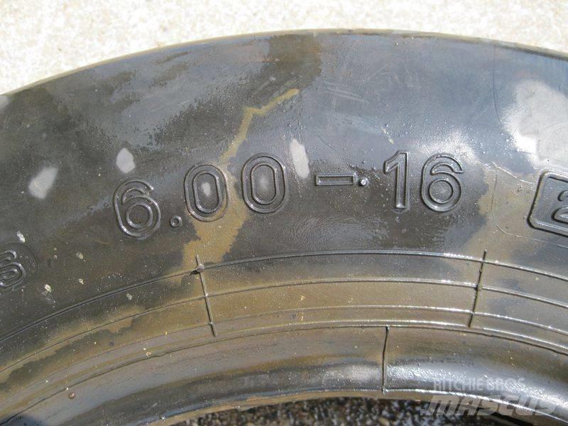 Pirelli 6.00-16 band Banden, wielen en velgen