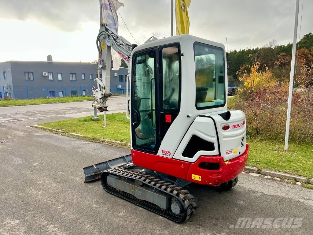 Takeuchi TB 225 Minigraafmachines < 7t