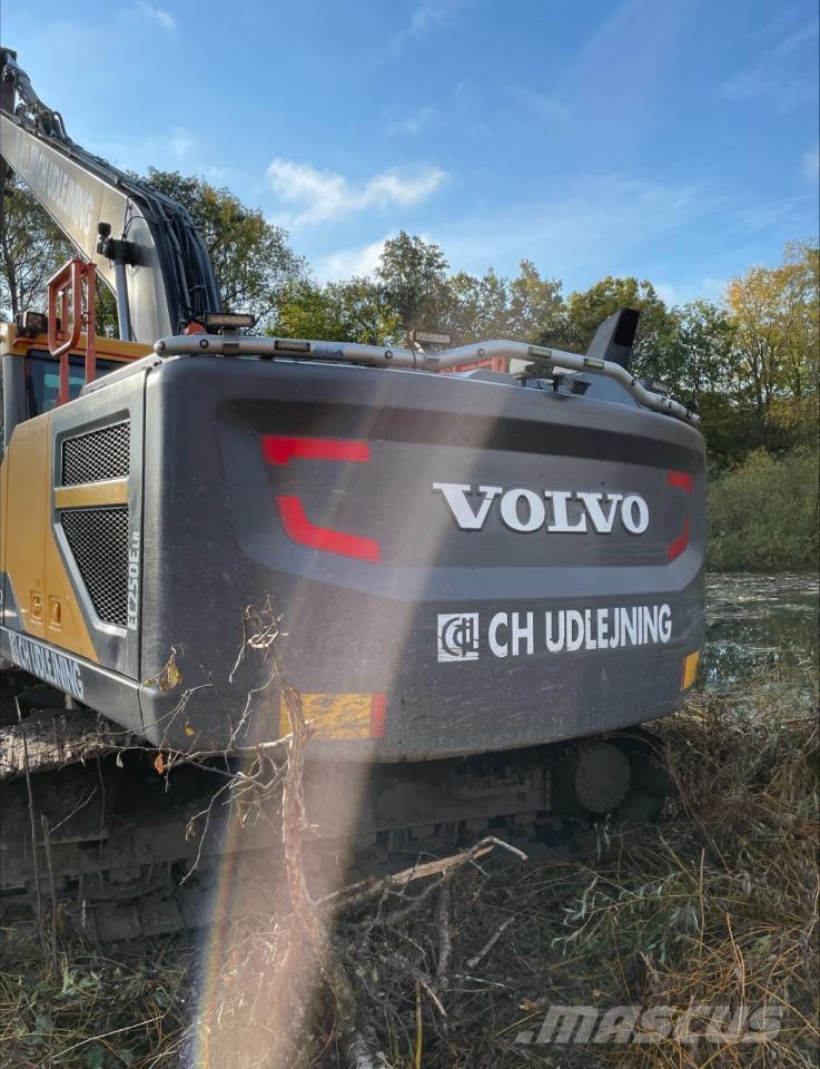 Volvo 250E LR Rupsgraafmachines