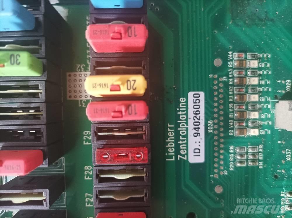 Liebherr R 916 LC Electronics