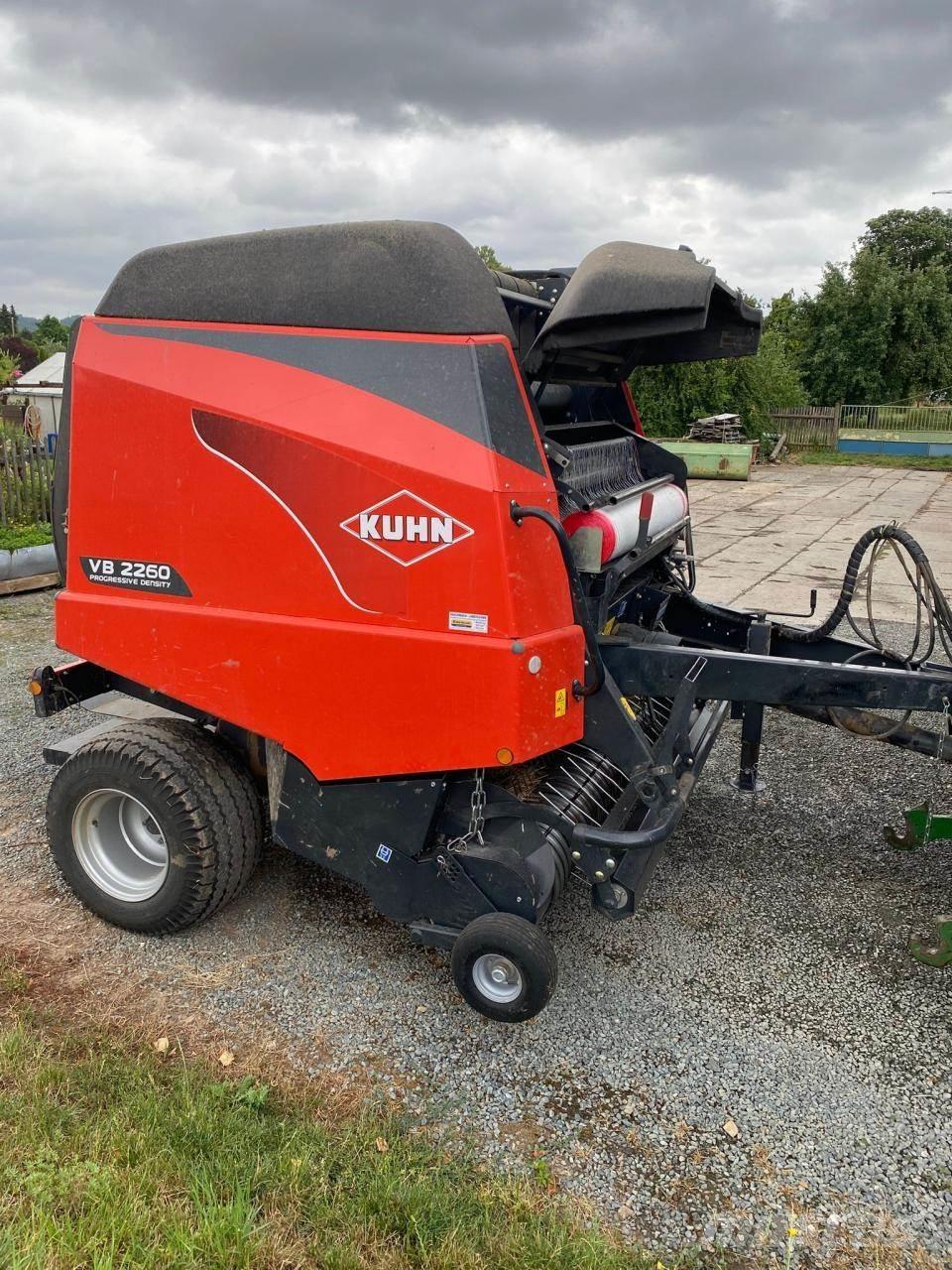 Kuhn VB 2260 Ronde-balenpersen