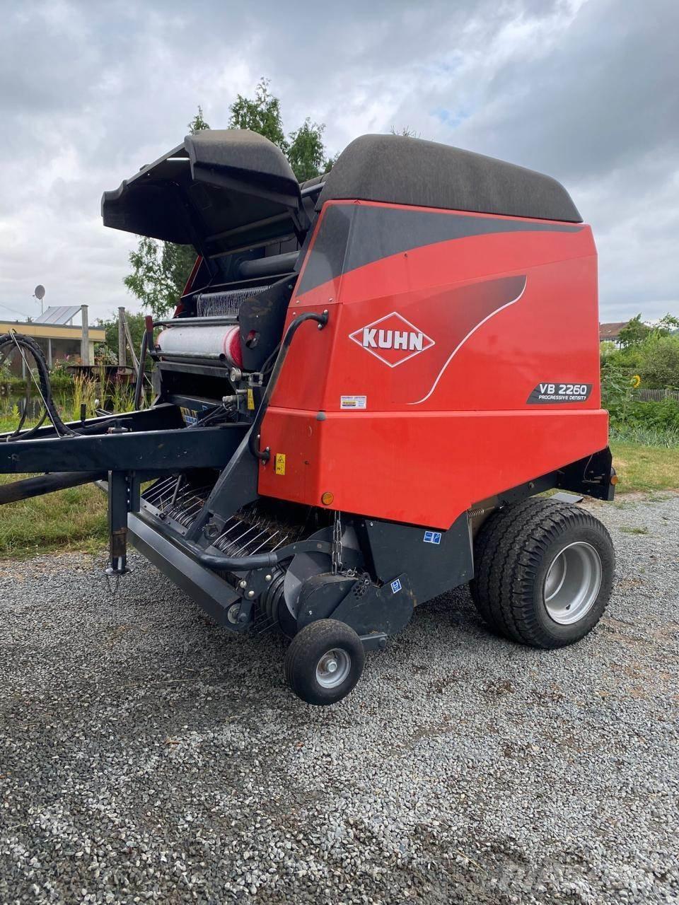 Kuhn VB 2260 Ronde-balenpersen