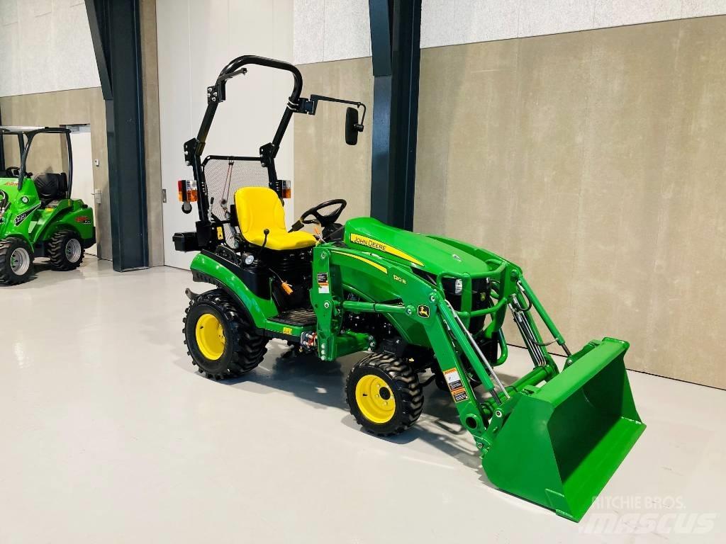 John Deere 1026 R Compacttrekkers
